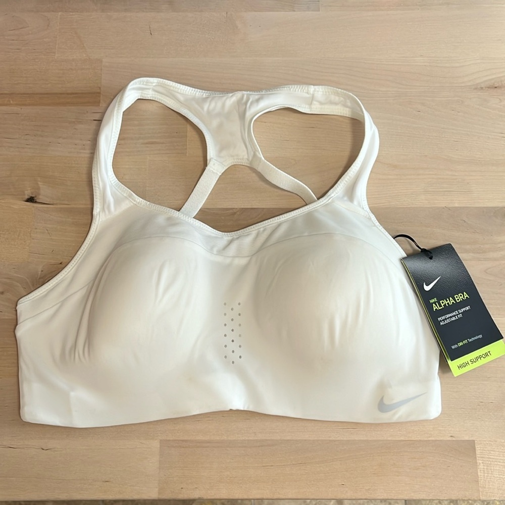 NIKE ALPHA WOME’S BRA Performance support , adjustable Fit ❤️